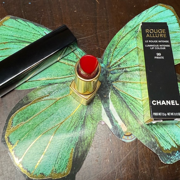 CHANEL Rouge Allure Lipstick in Pirate - Picture 2 of 14